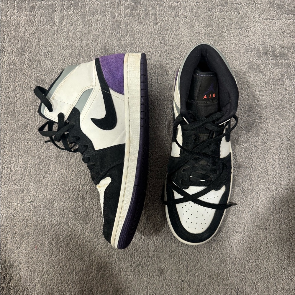 Air Jordan 1 Mid SE 'Varsity Purple'